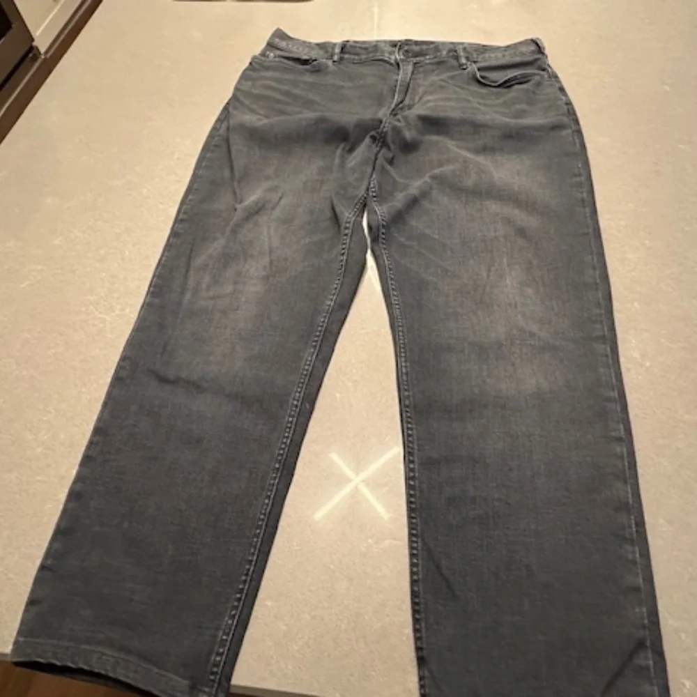 Banana Republic Men's Gray Athletic Tapered Leg  38x32 Jeans-EUC Senim